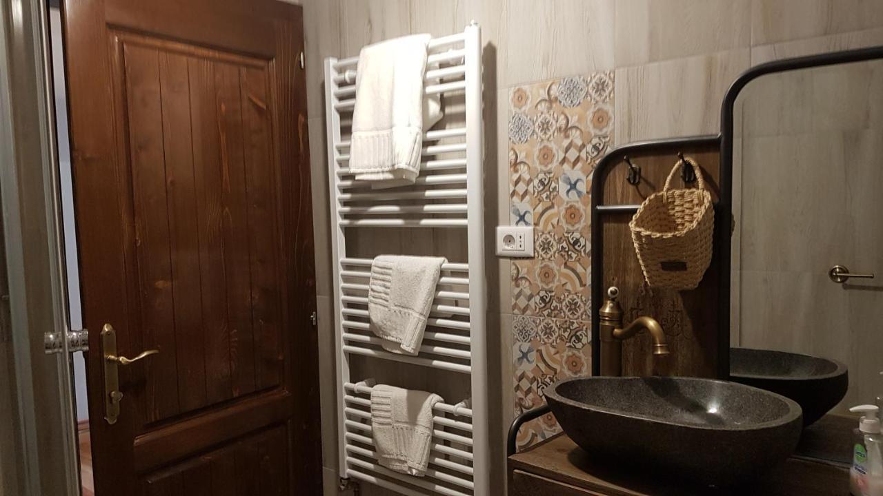 Sura Lu' Vasile. Bed & Breakfast Crivina  Dış mekan fotoğraf